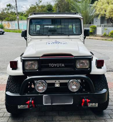 TOYOTA BANDEIRANTE 4.0 OJ50LV-B 4X4 CHASSI LONGO DIESEL 2P MANUAL